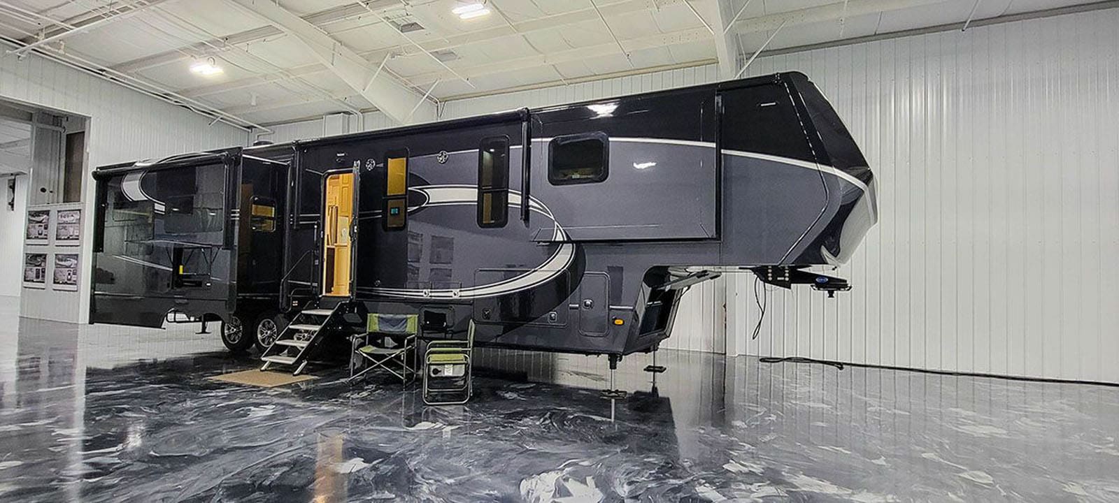 best_luxury_fifth_wheel_toy_hauler_on_the_market best_luxury_fifth_wheel_toy_hauler_on_the_market