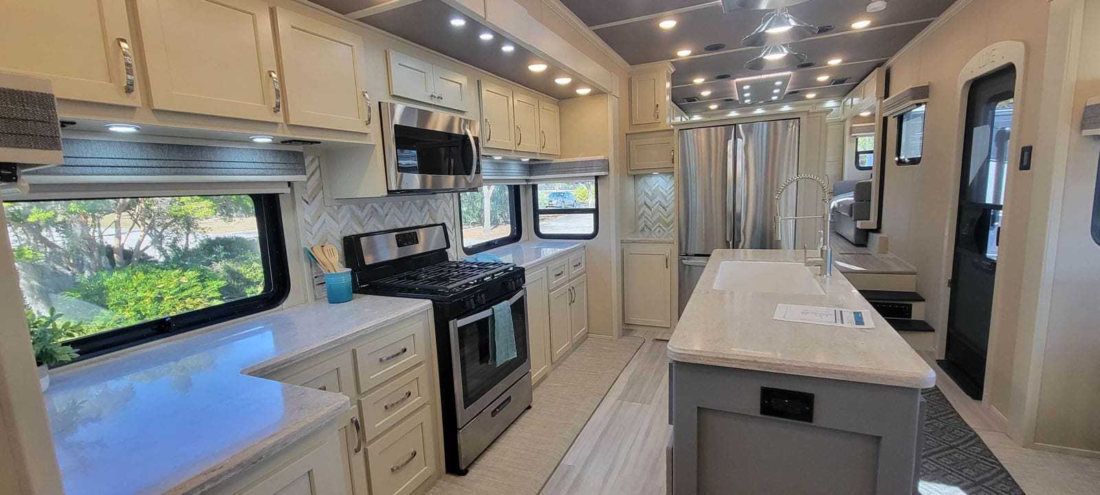 best_front_living_fifth_wheel