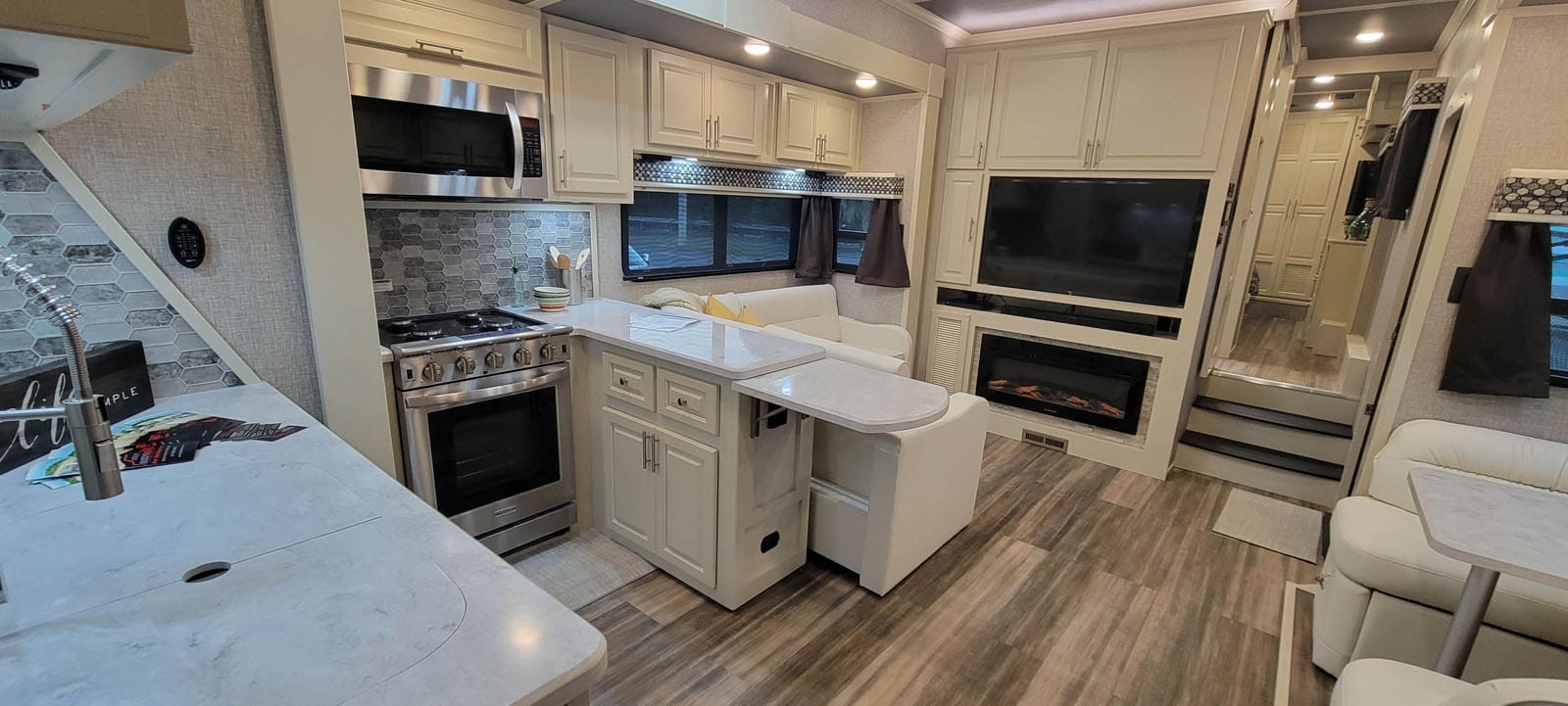 luxe_toy_hauler_full_time_rv_living