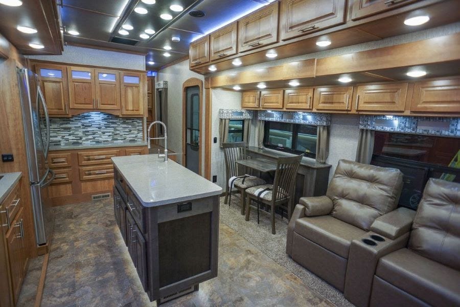 smallest_luxury_fifth_wheel_medium smallest_luxury_fifth_wheel_medium