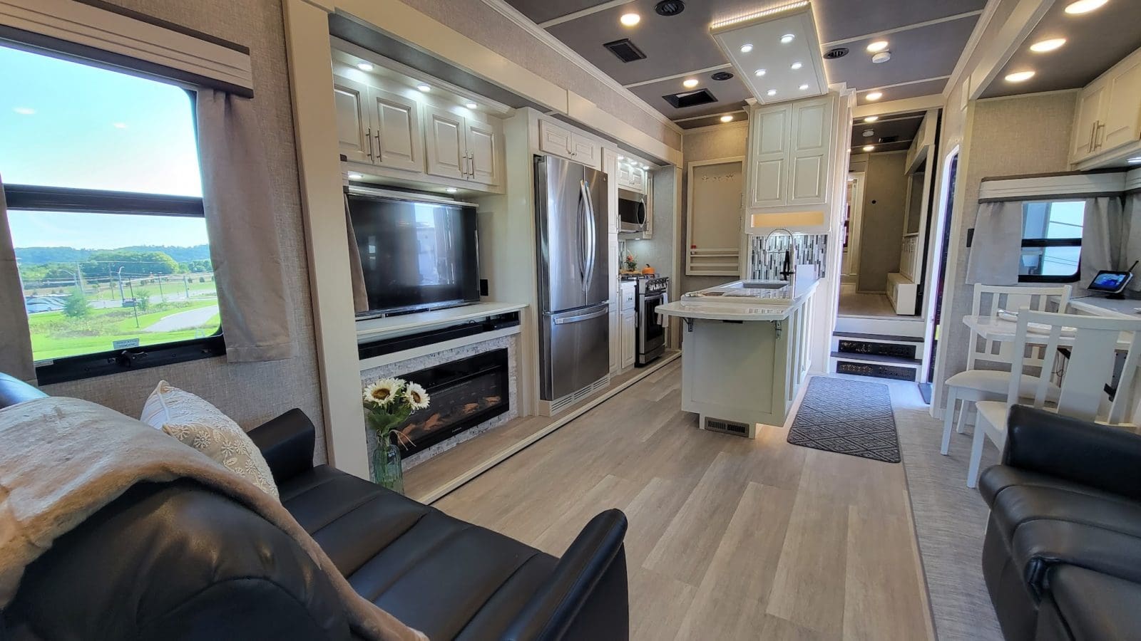 toy_hauler_full_time_fifth_wheel