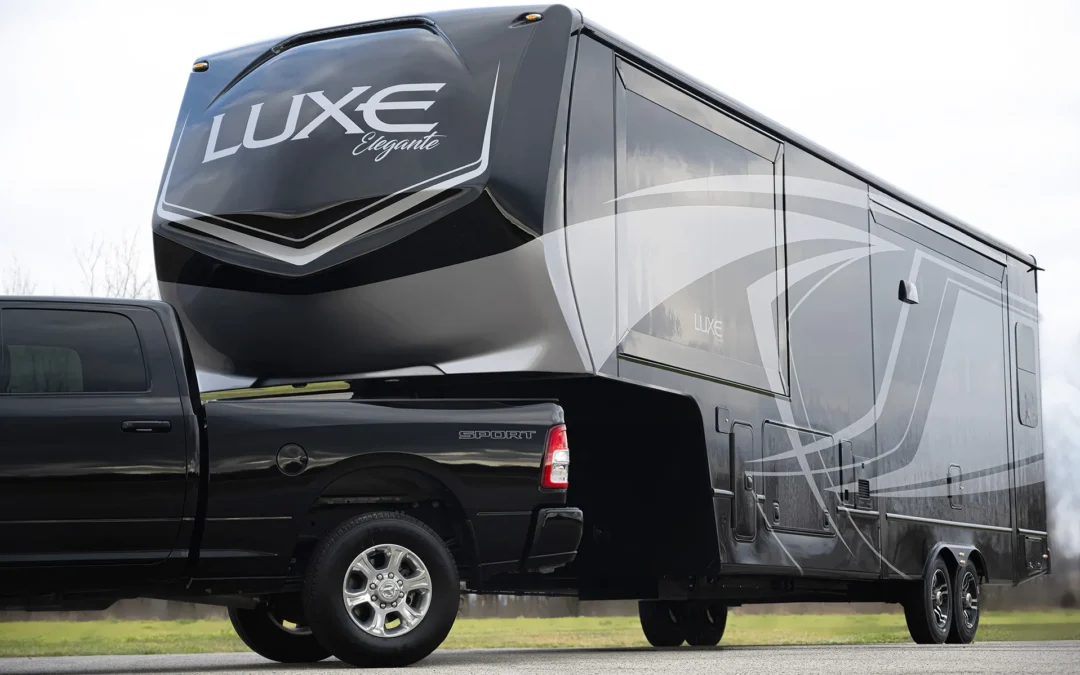 SOLD | Luxe Elegante 33EFS | 10620