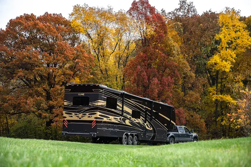Luxe_5th_wheel_fall_color A luxury 5th wheel built by Luxe at Potato Creek State Park during Fall.