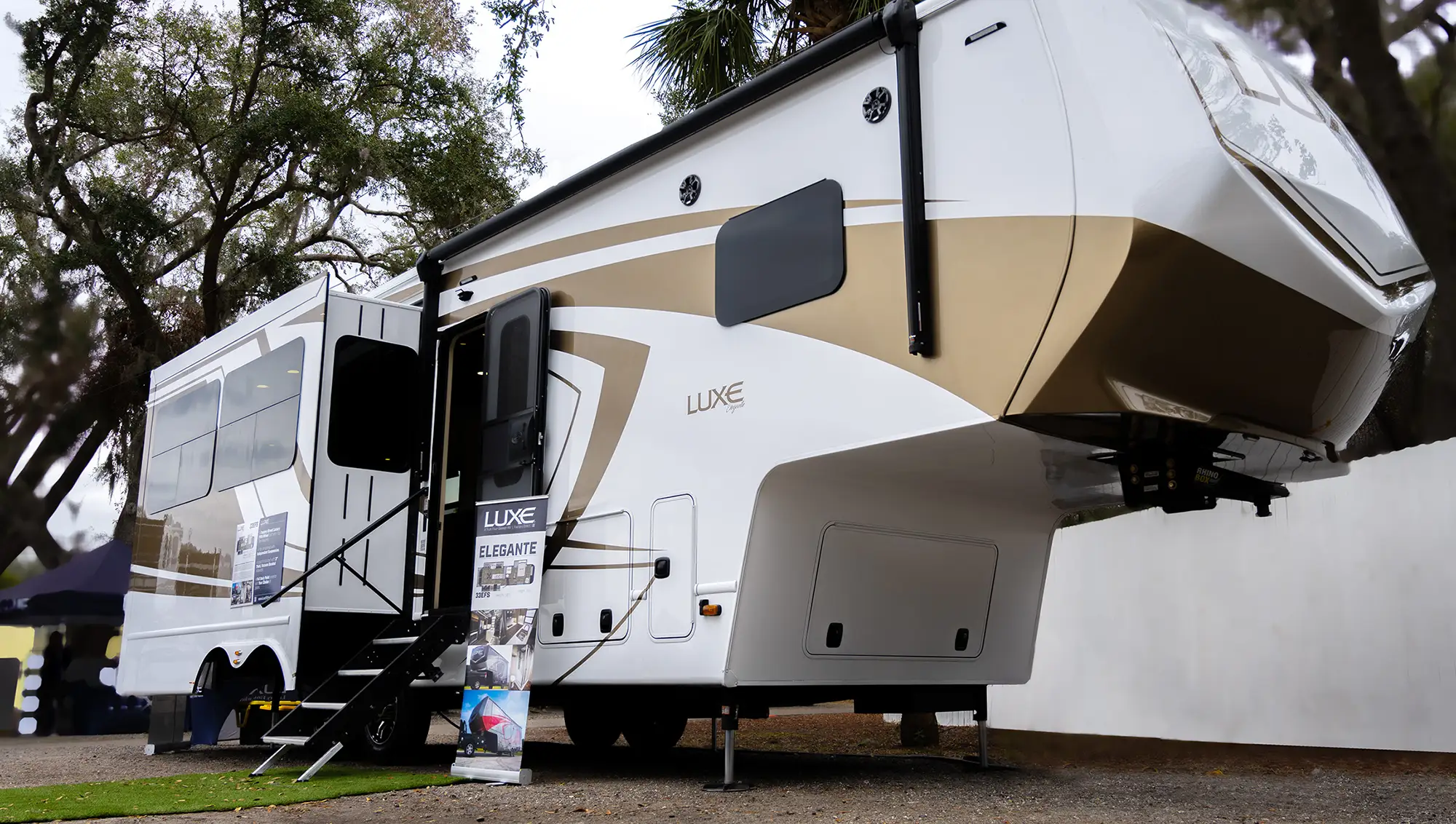 tampa-rv-show-luxe-fifth-wheel-2 A Luxe Fifth Wheel at the Luxe Tampa Meet-N-Greet during the Tampa RV Show.